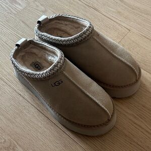 UGG Cozy Slip-On tasmans in Taupe